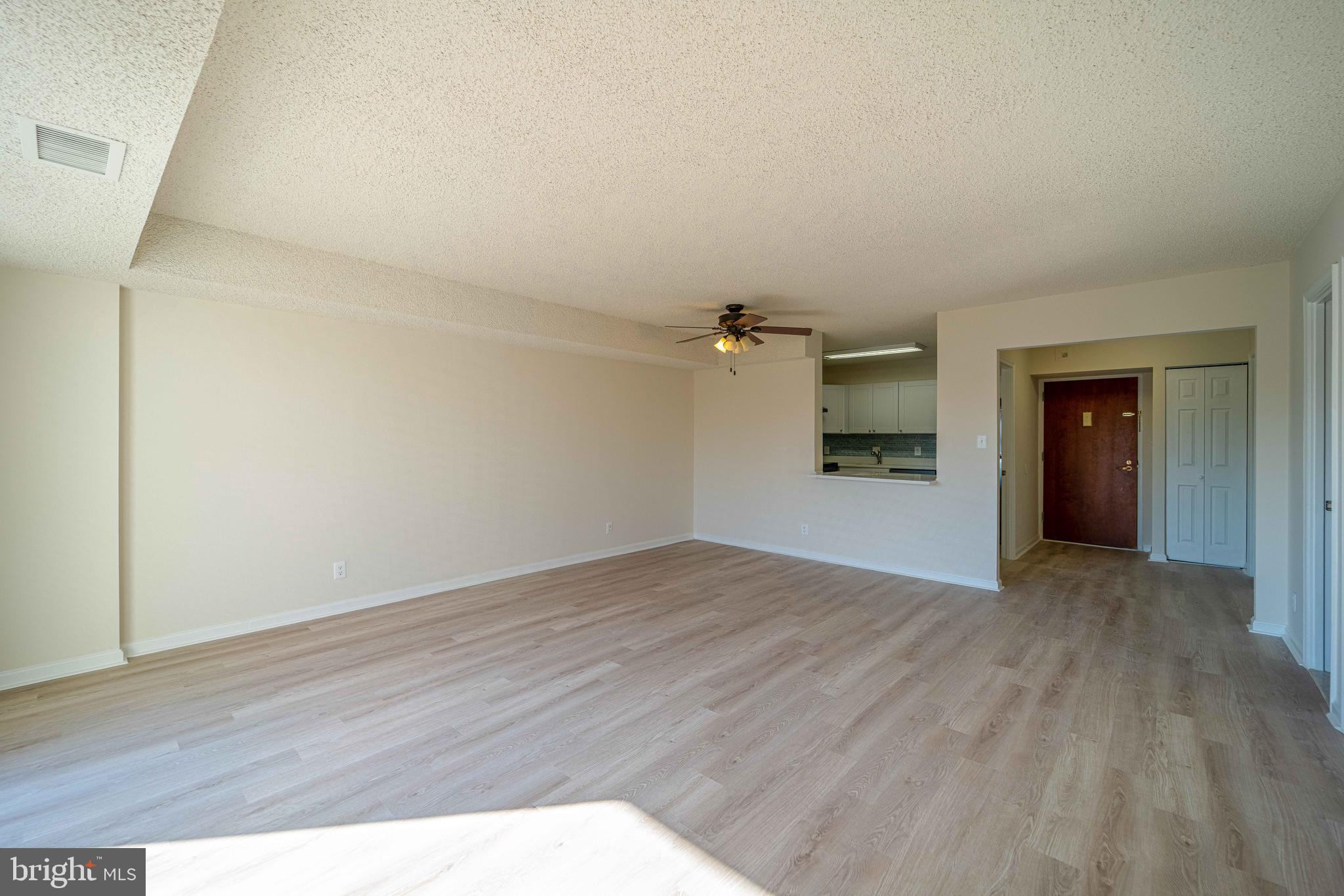 LAKESIDE PLAZA - Residential