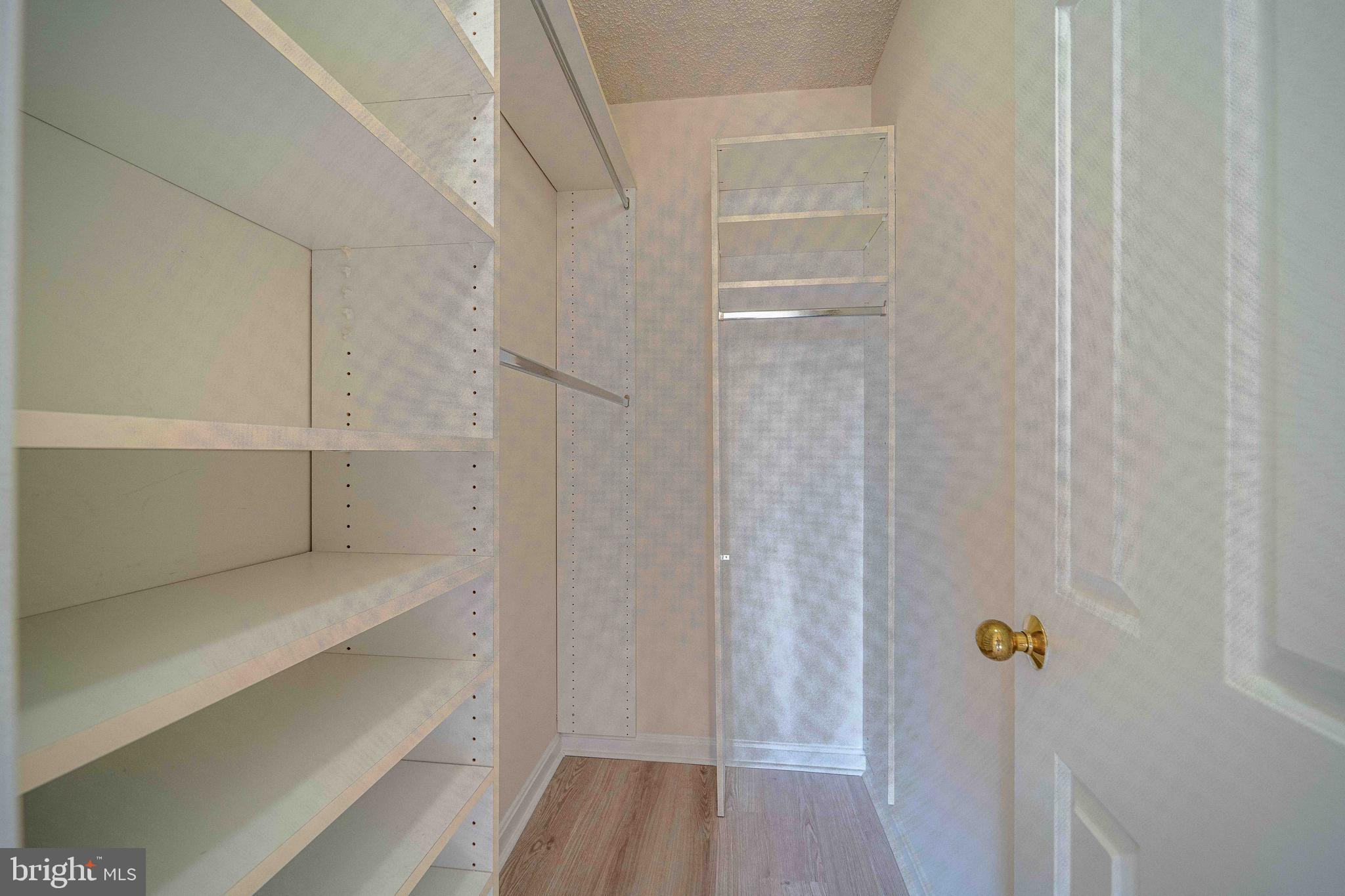 LAKESIDE PLAZA - Residential