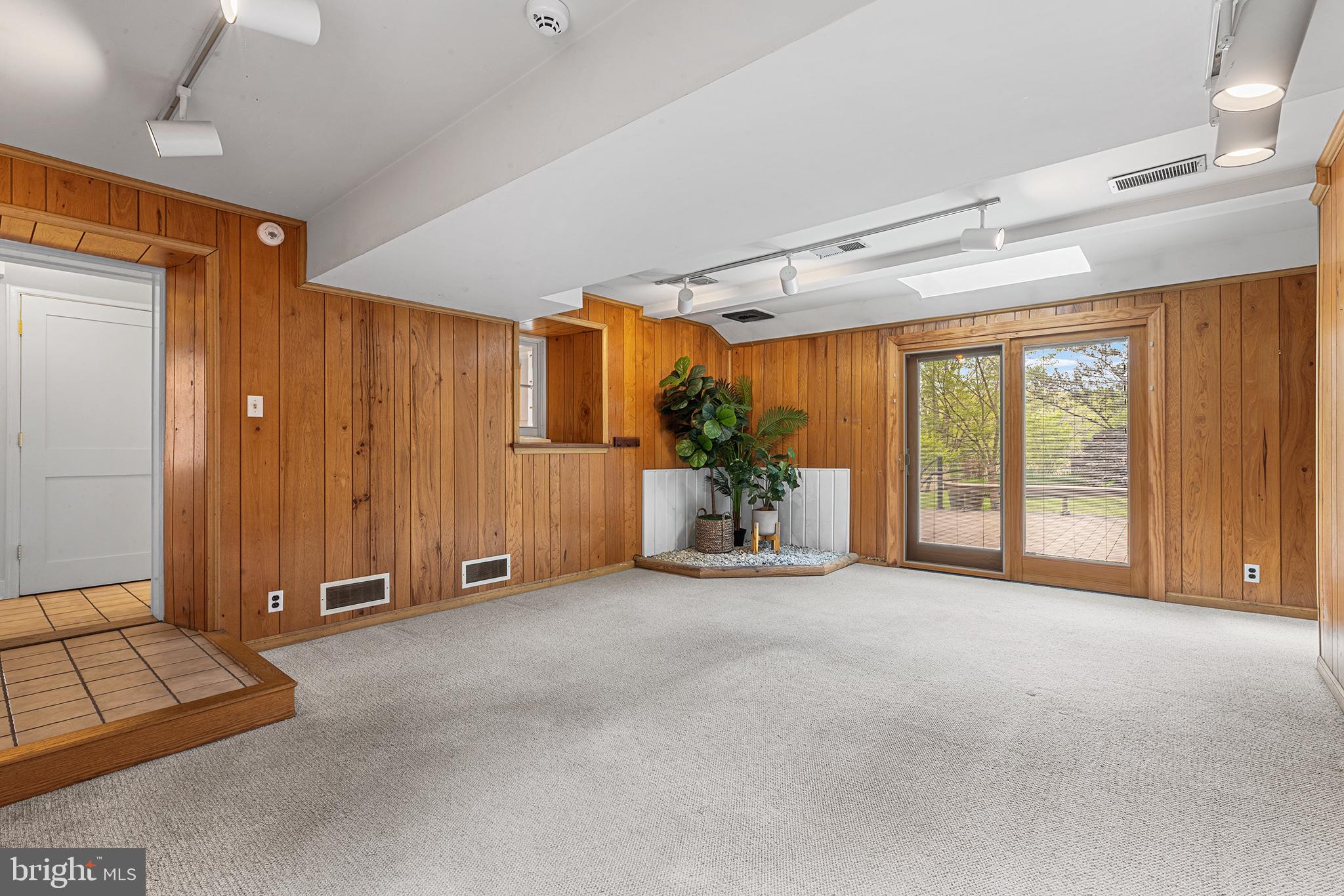 CEDAR GROVE FARM - Residential