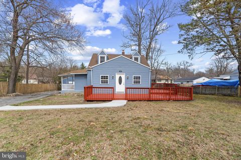 Homes For Sale - 4104 Maple Road<br/> SUITLAND, MD 20746