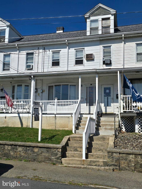 Townhouse For Sale - 44 W Wiggan Street<br/> NEW PHILADELPHIA, PA 17959