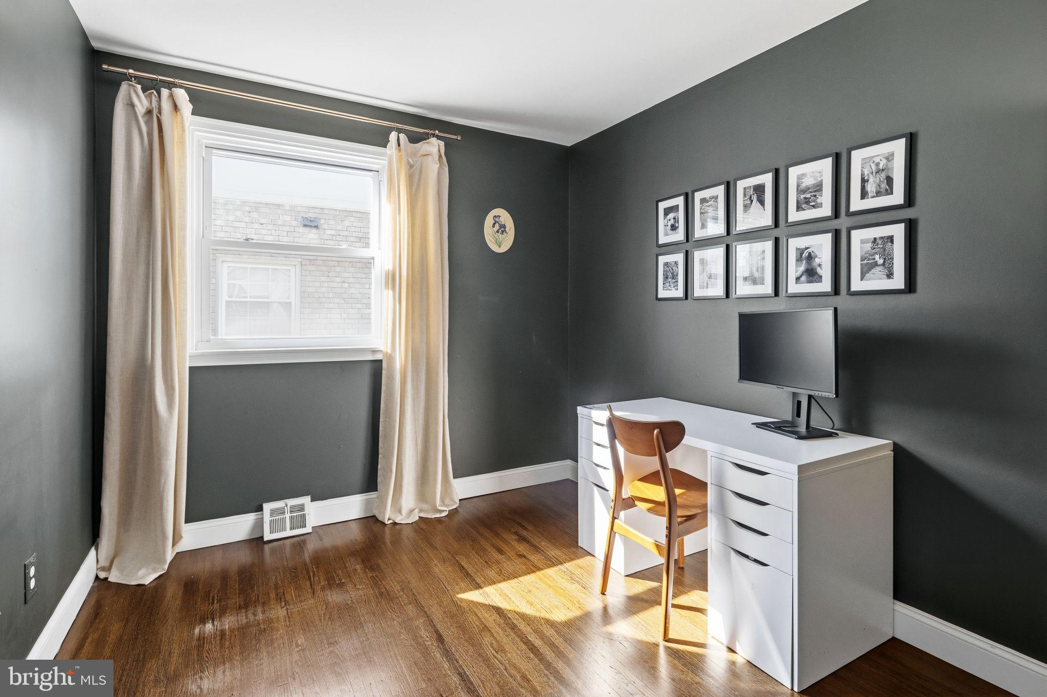 ROXBOROUGH - Residential