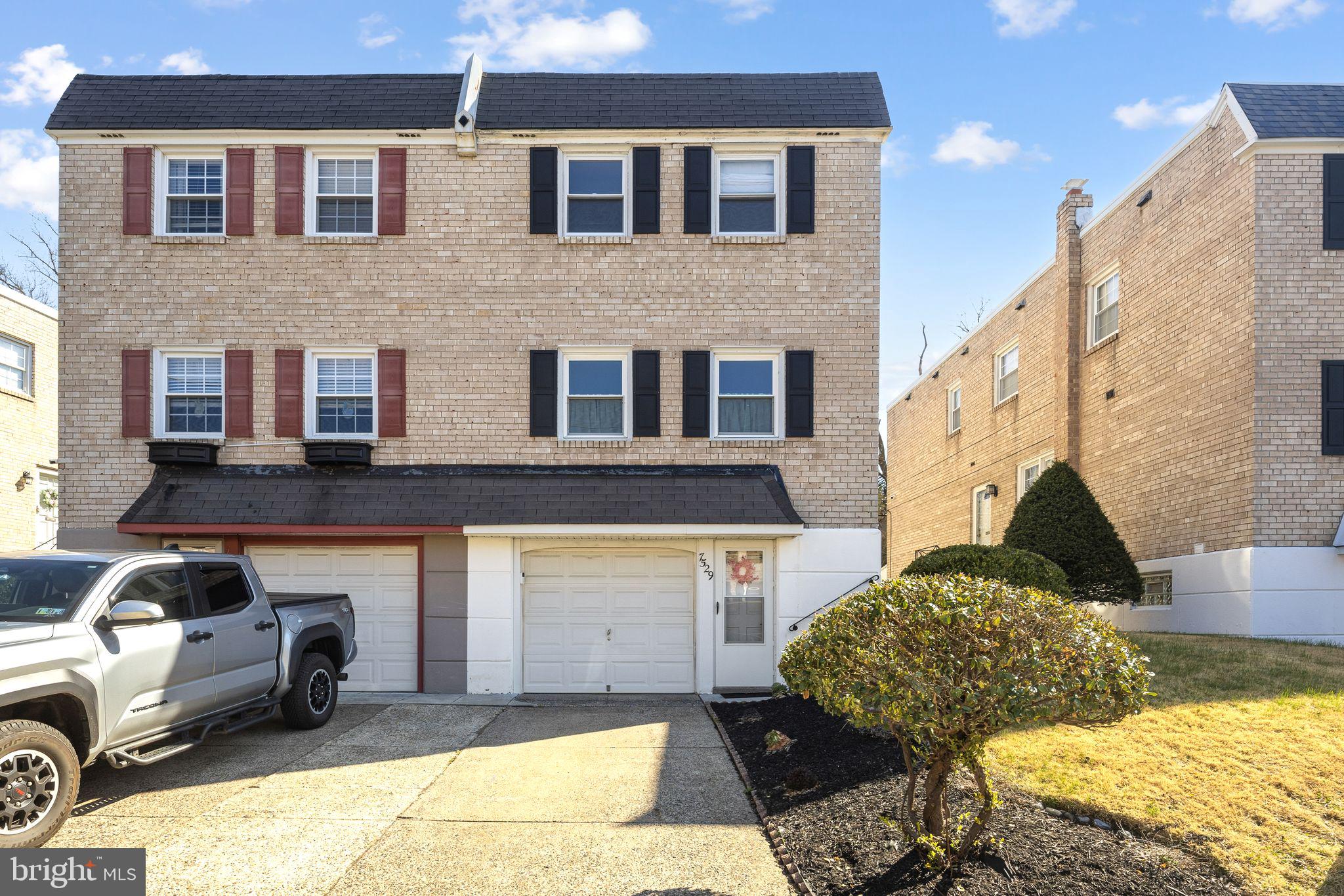 ROXBOROUGH - Residential