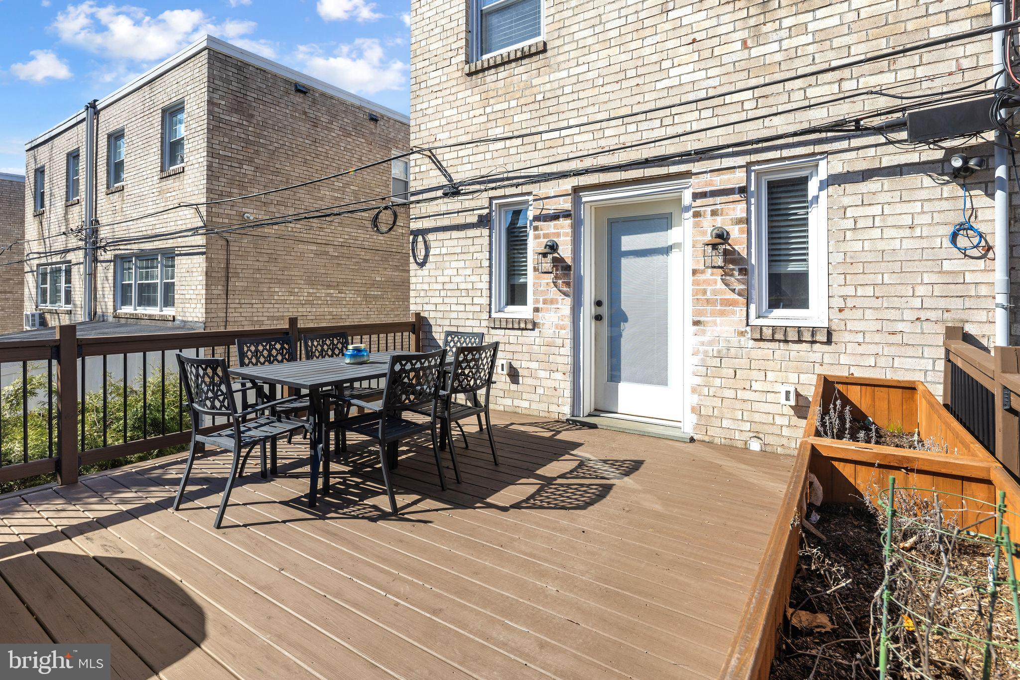 ROXBOROUGH - Residential