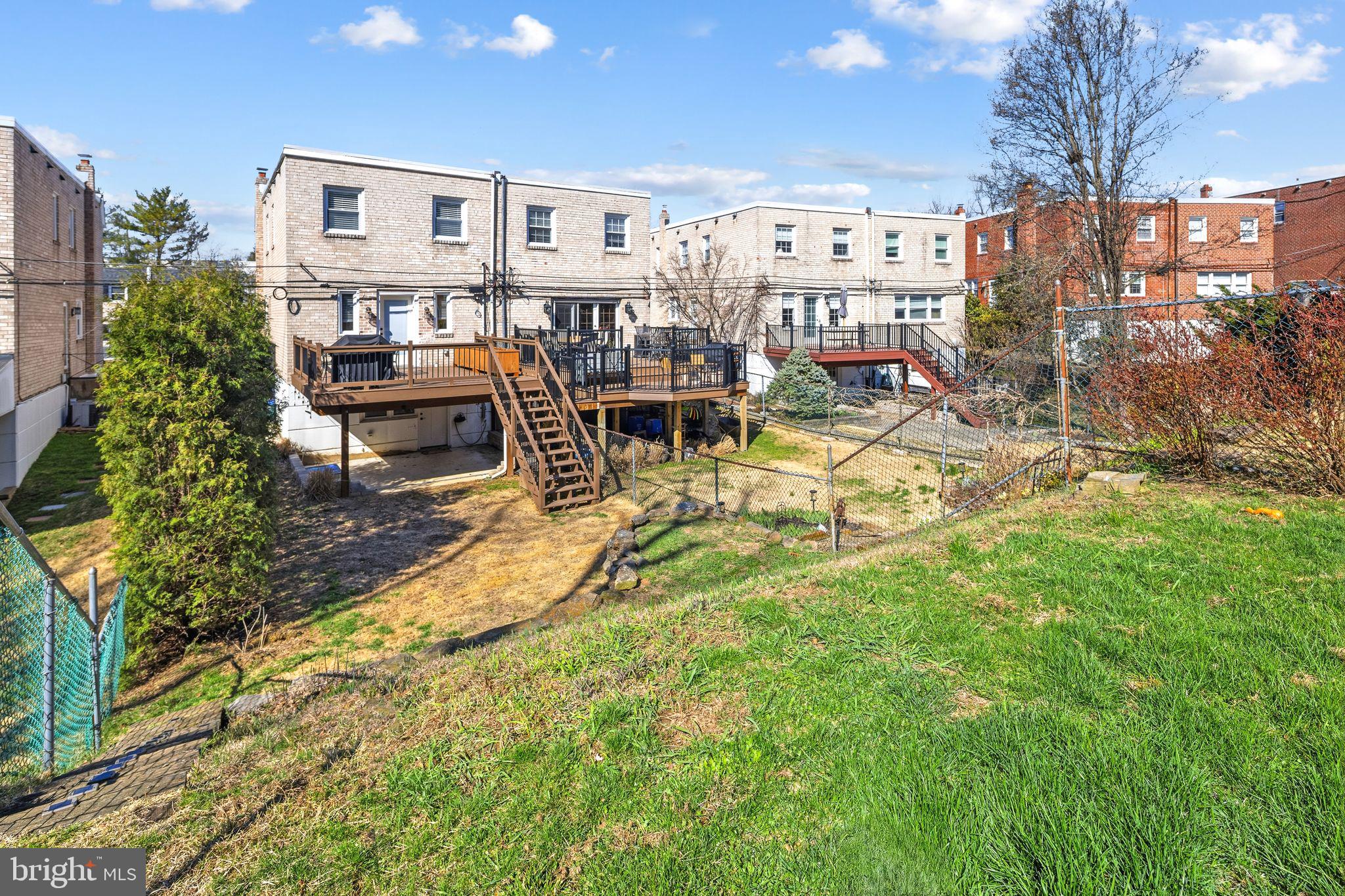 ROXBOROUGH - Residential