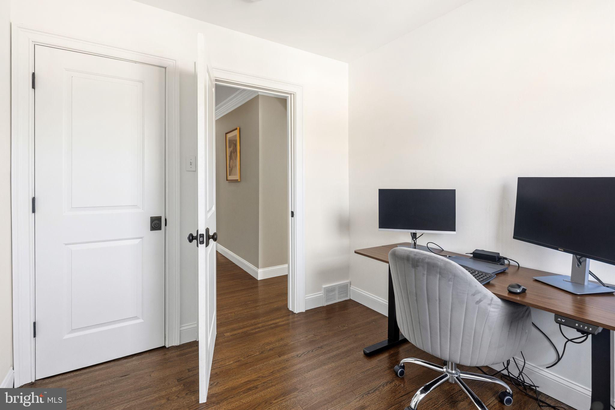 ROXBOROUGH - Residential