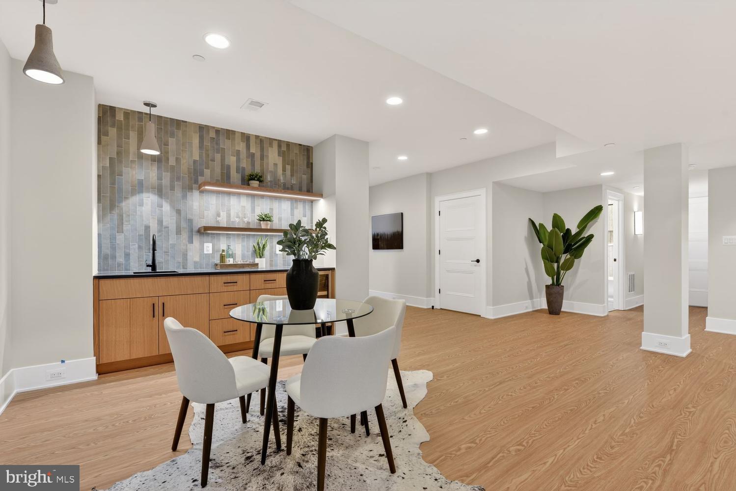 MARY KNOLLS - Residential