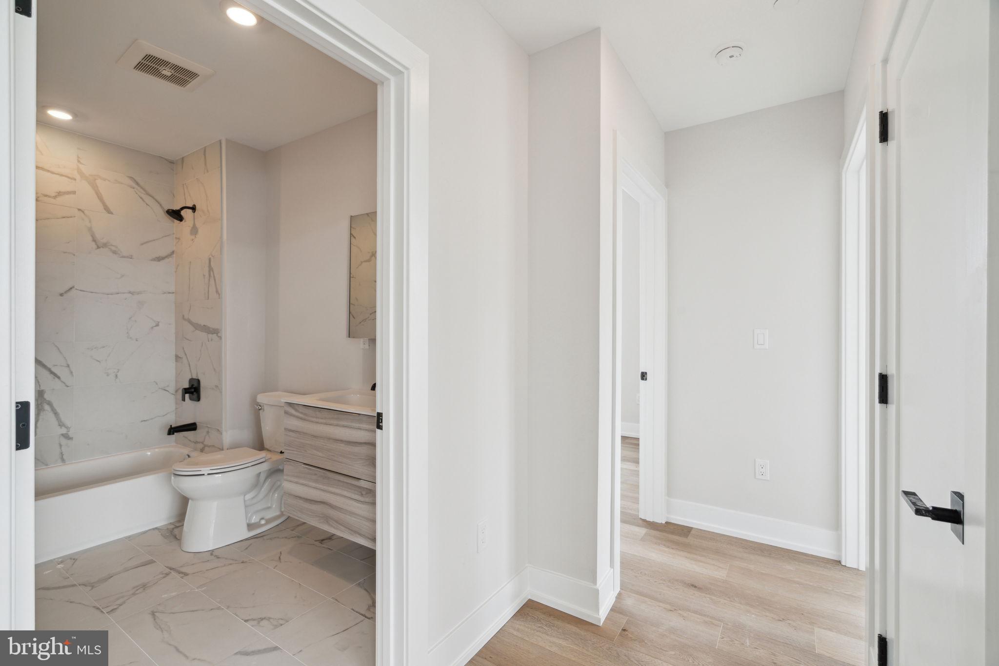 PHILADELPHIA (NORTH) - Residential Lease