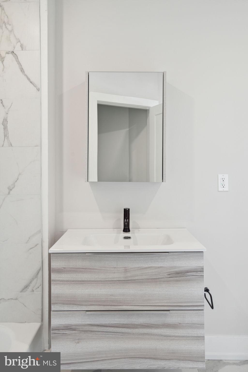 PHILADELPHIA (NORTH) - Residential Lease