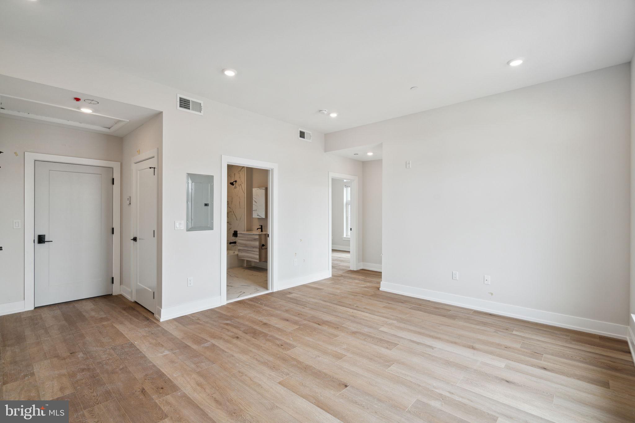 PHILADELPHIA (NORTH) - Residential Lease