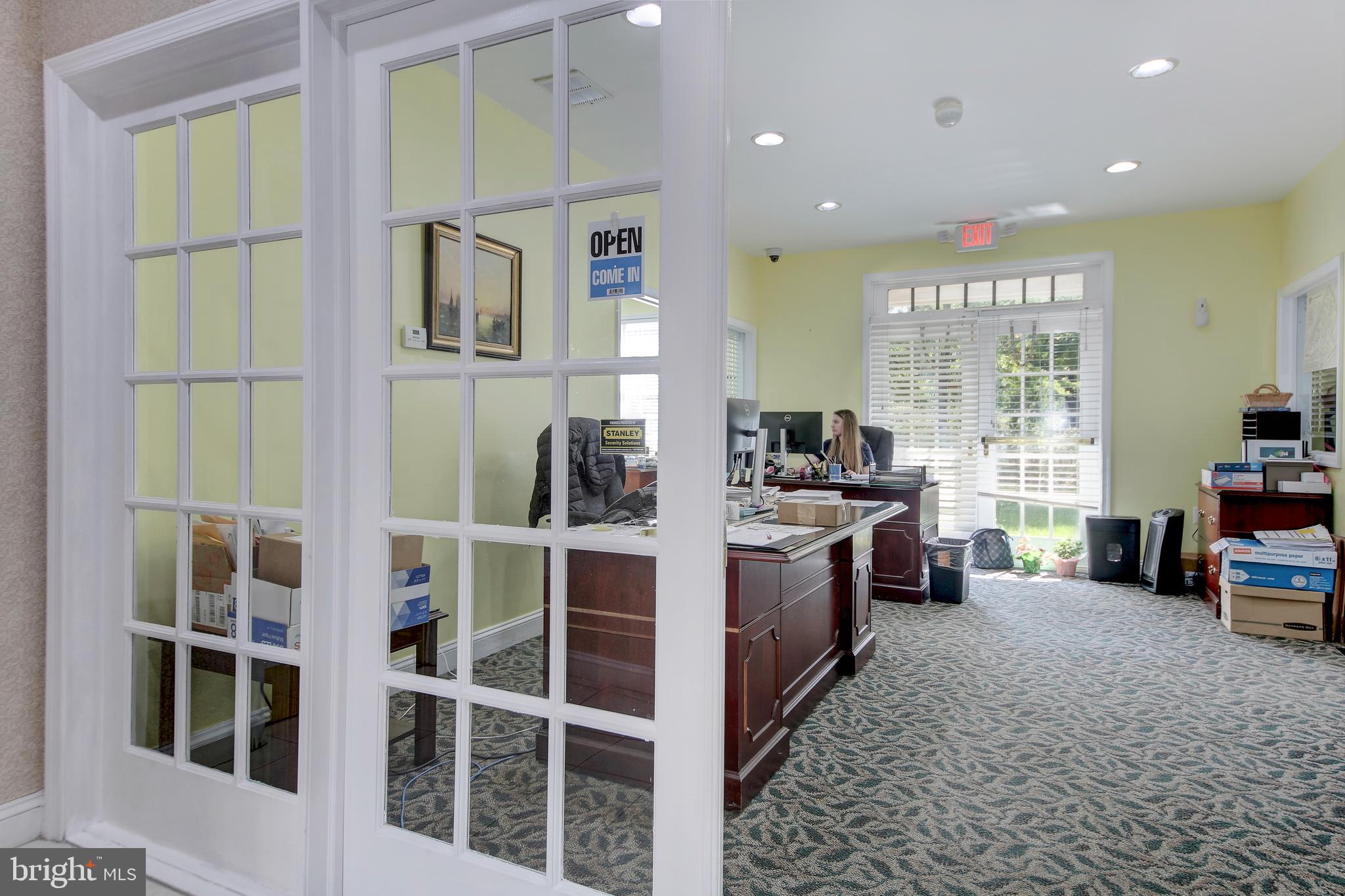 ARLINGTON OAKS - Residential Lease