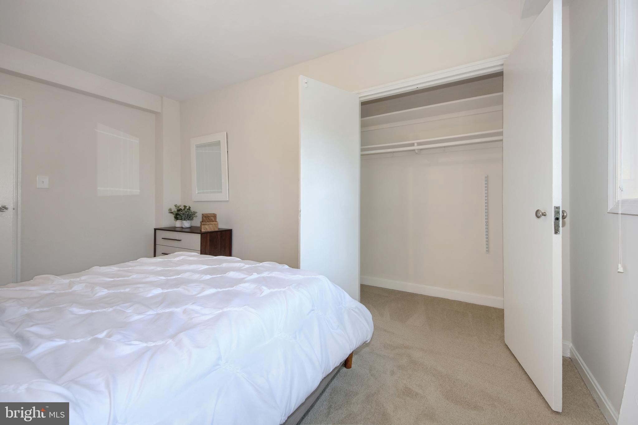 ARLINGTON OAKS - Residential Lease