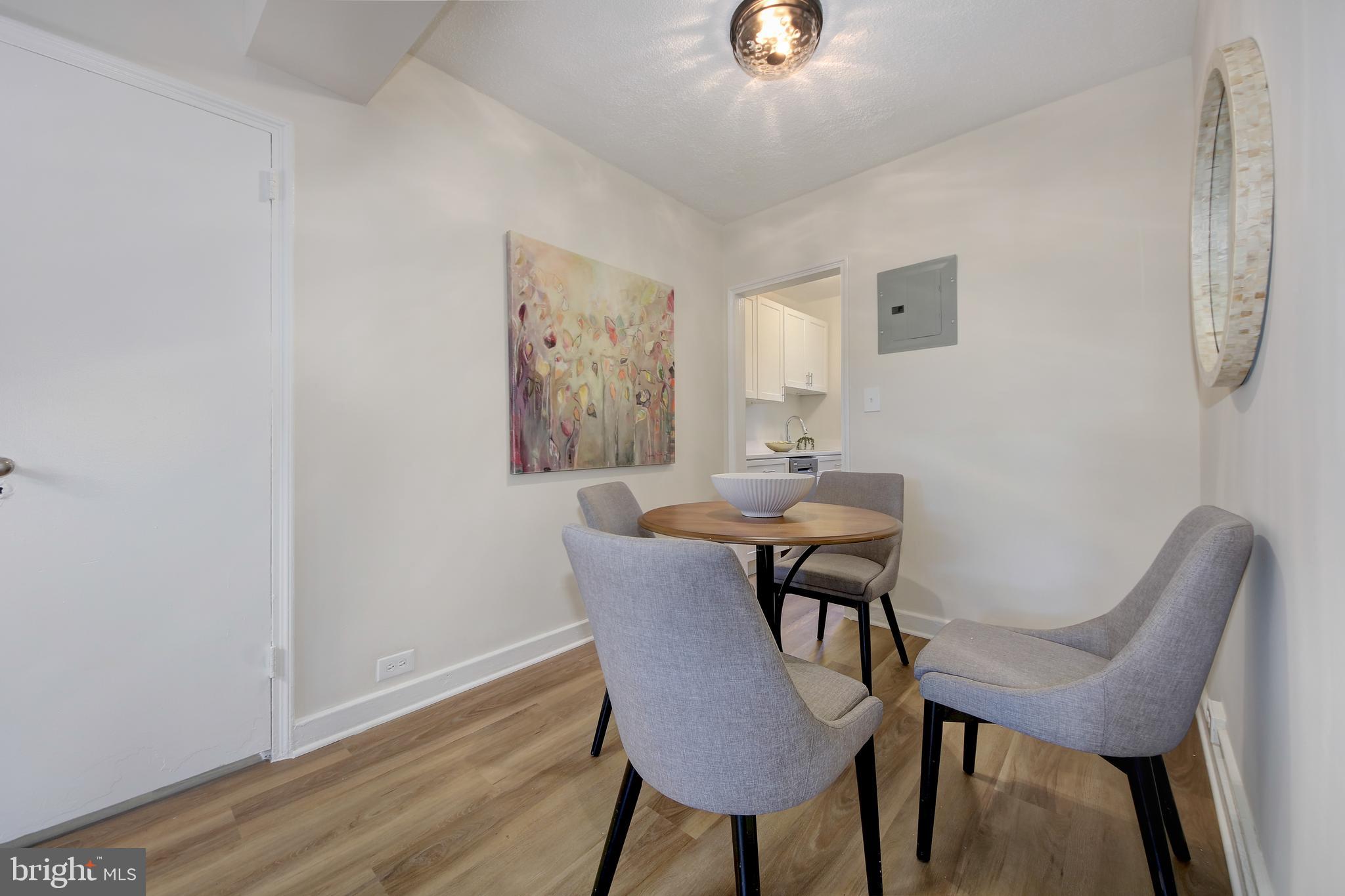 ARLINGTON OAKS - Residential Lease