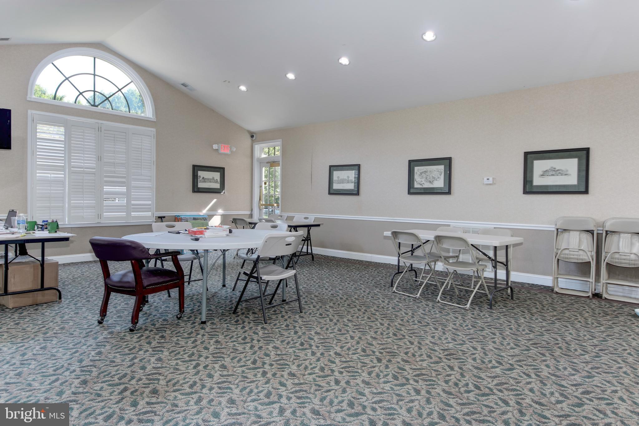 ARLINGTON OAKS - Residential Lease