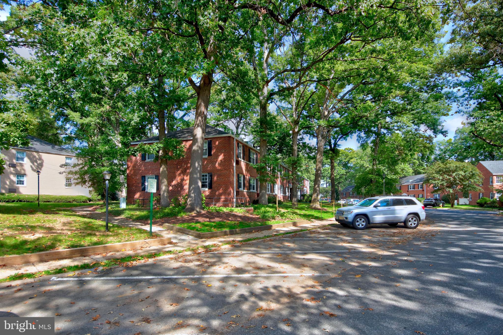 ARLINGTON OAKS - Residential Lease