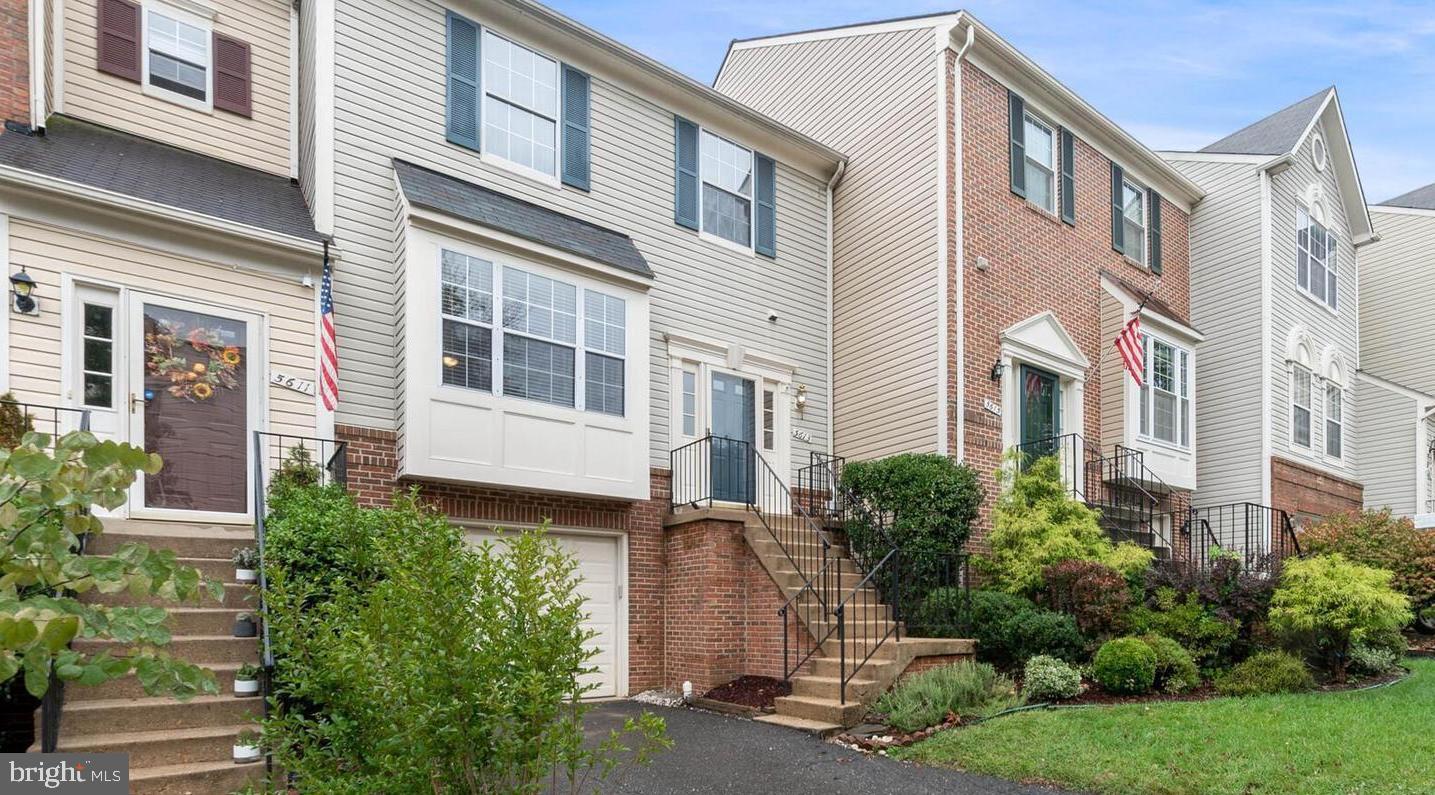 GLENWOOD MEWS - Residential Lease