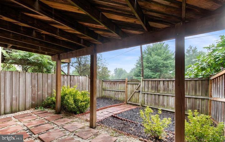 GLENWOOD MEWS - Residential Lease