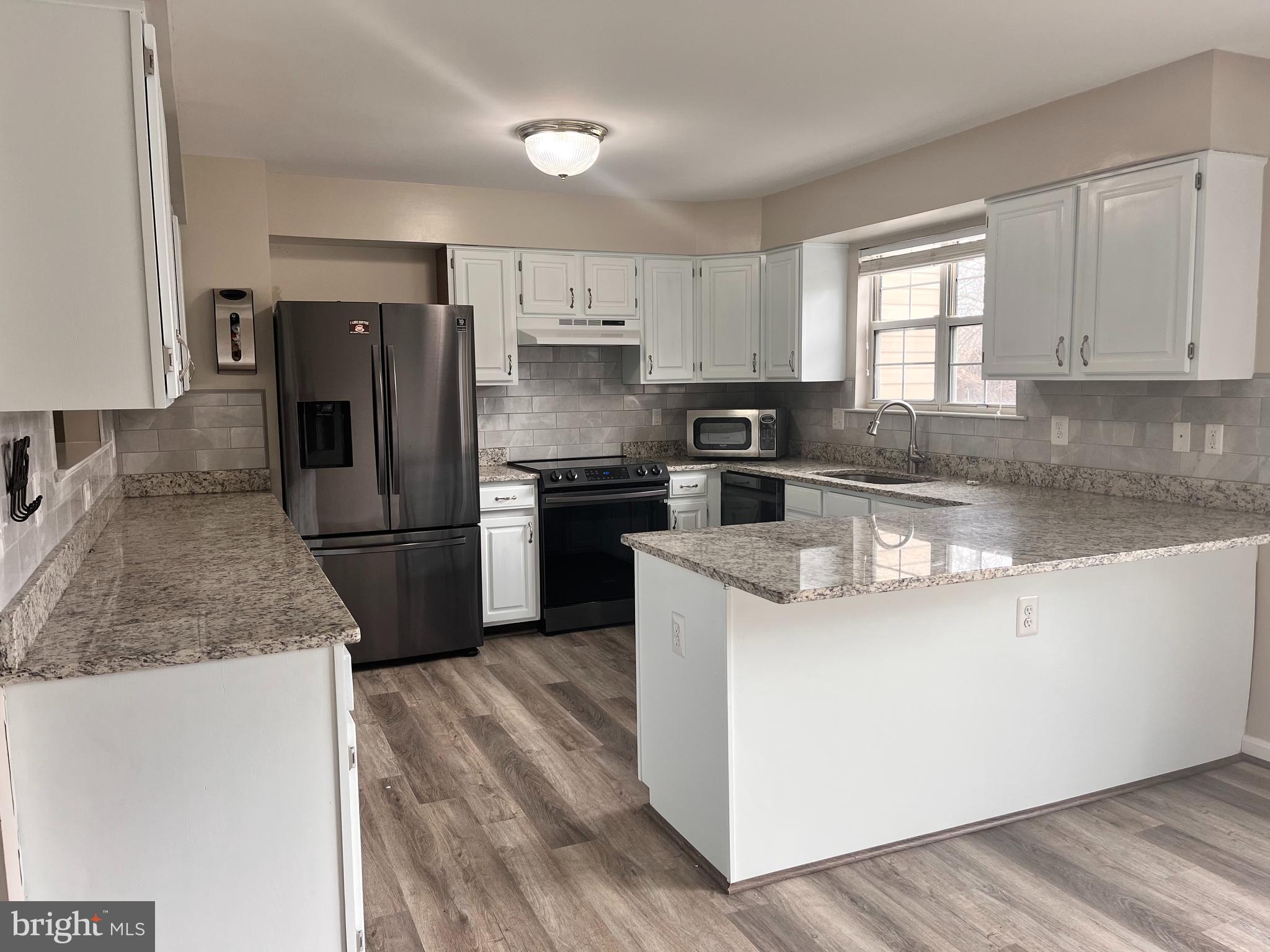 GLENWOOD MEWS - Residential Lease