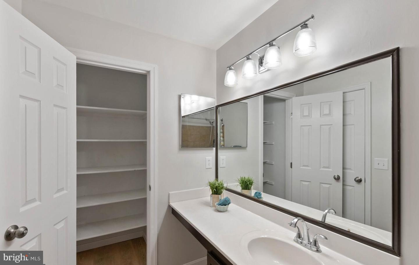 GLENWOOD MEWS - Residential Lease