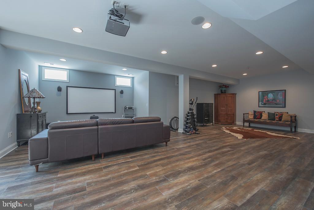 CHESTNUT HILLS - Residential