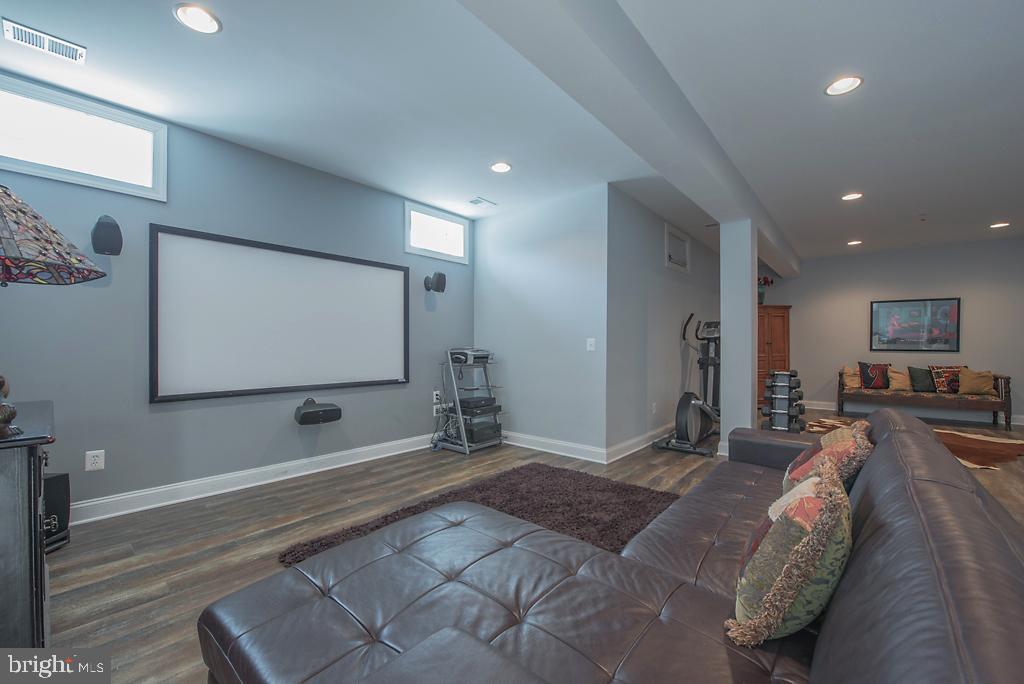 CHESTNUT HILLS - Residential