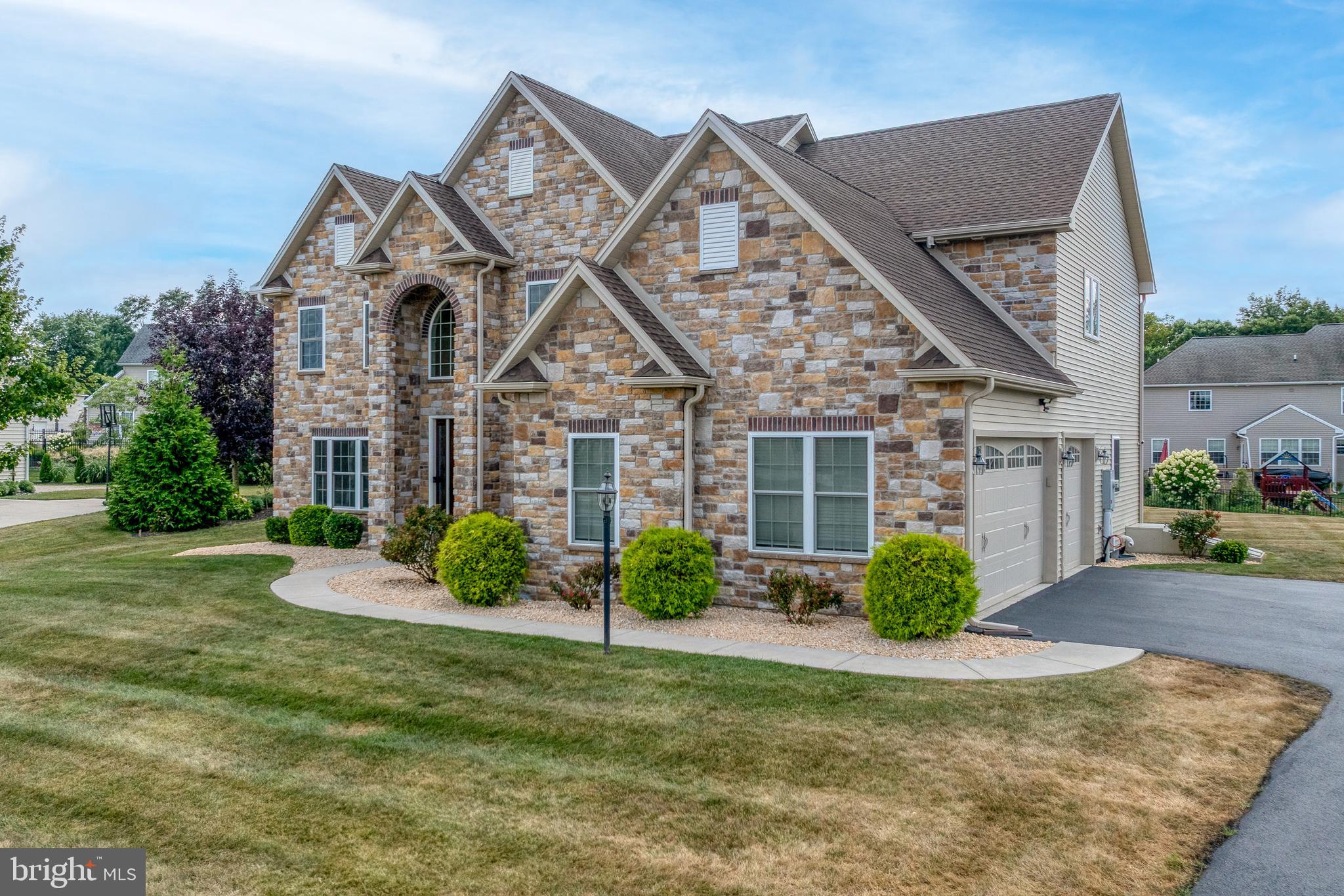 HAMPDEN SUMMIT - Residential