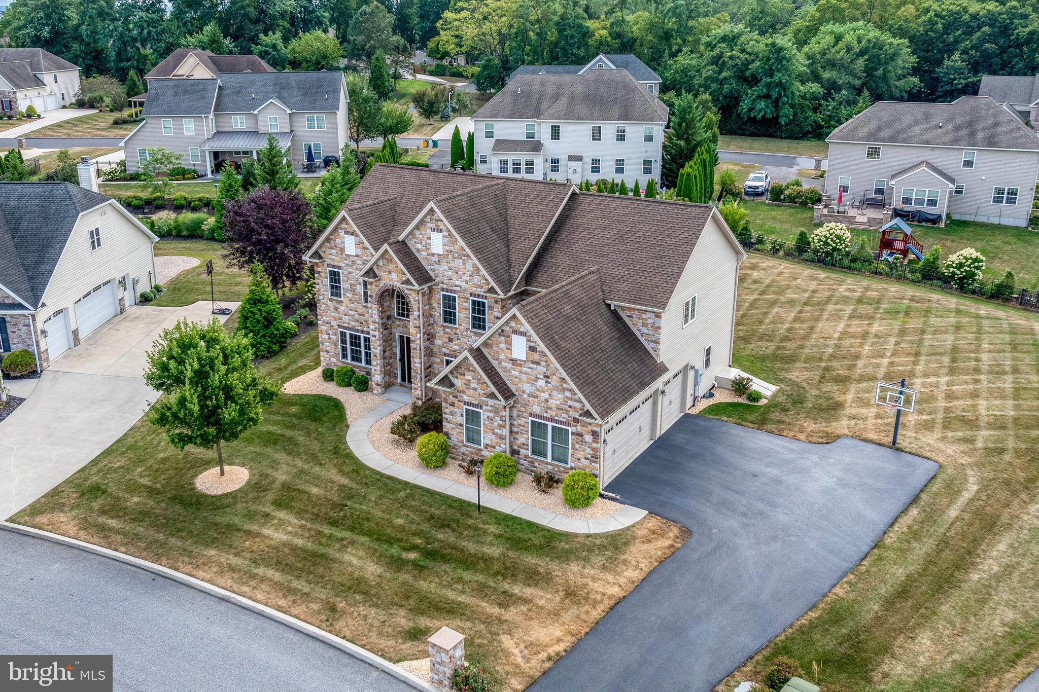 HAMPDEN SUMMIT - Residential