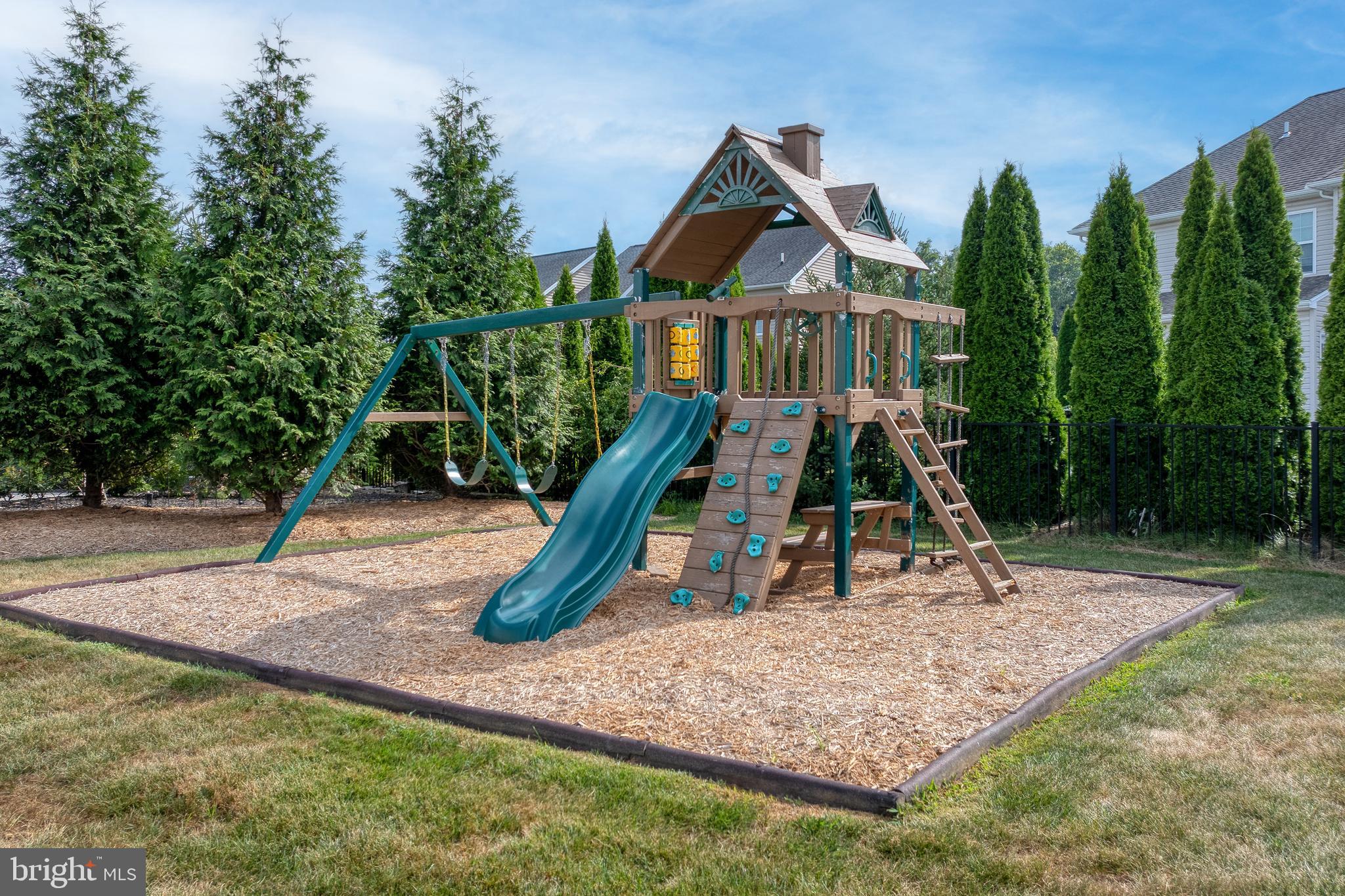 HAMPDEN SUMMIT - Residential