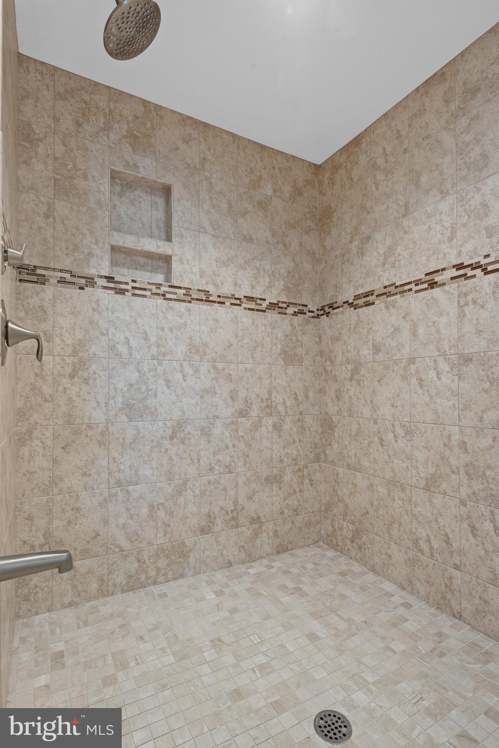 HAMPDEN SUMMIT - Residential