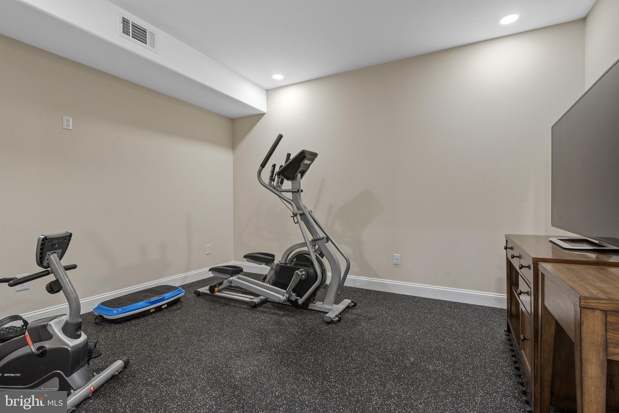 HAMPDEN SUMMIT - Residential