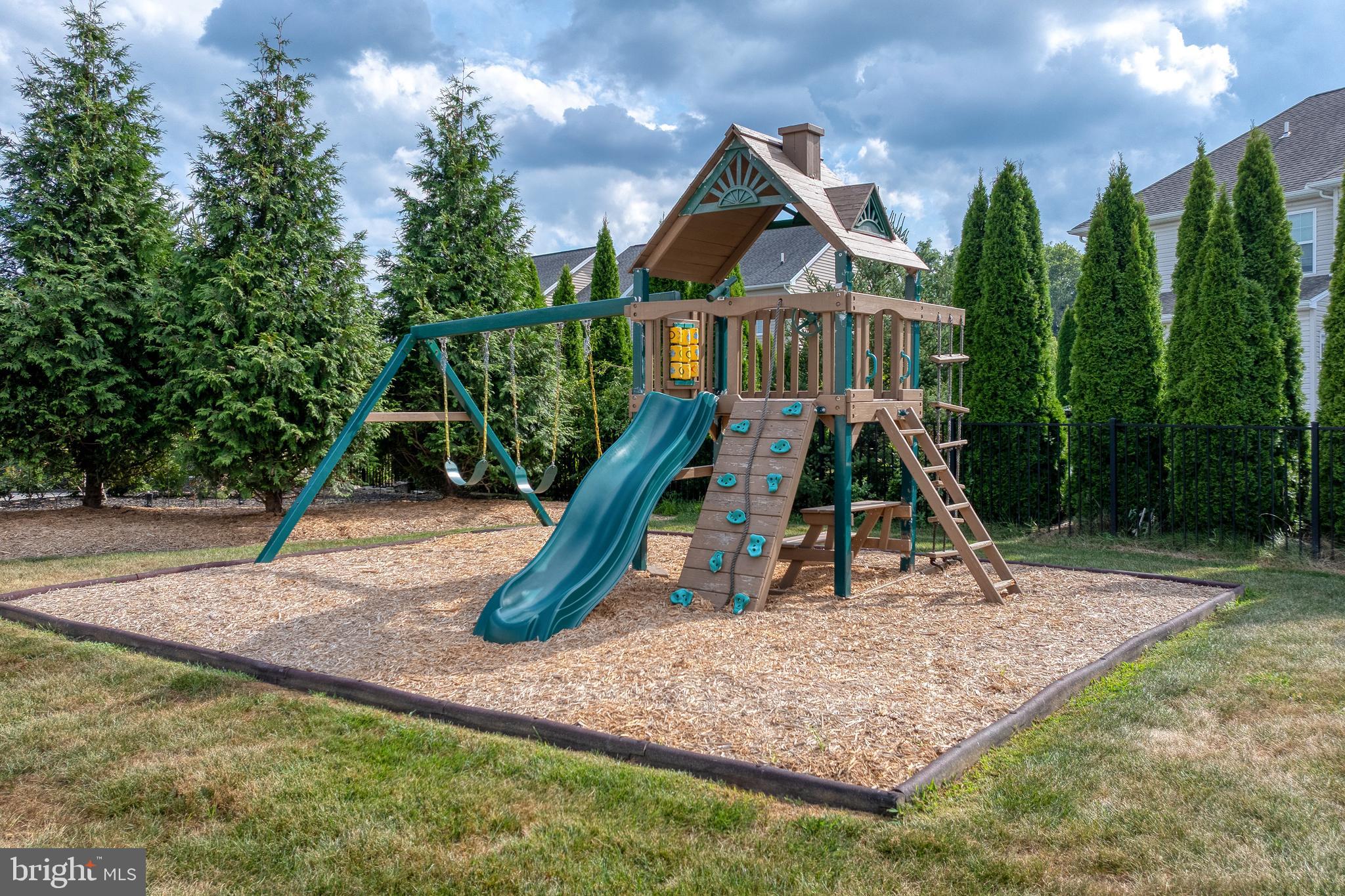 HAMPDEN SUMMIT - Residential