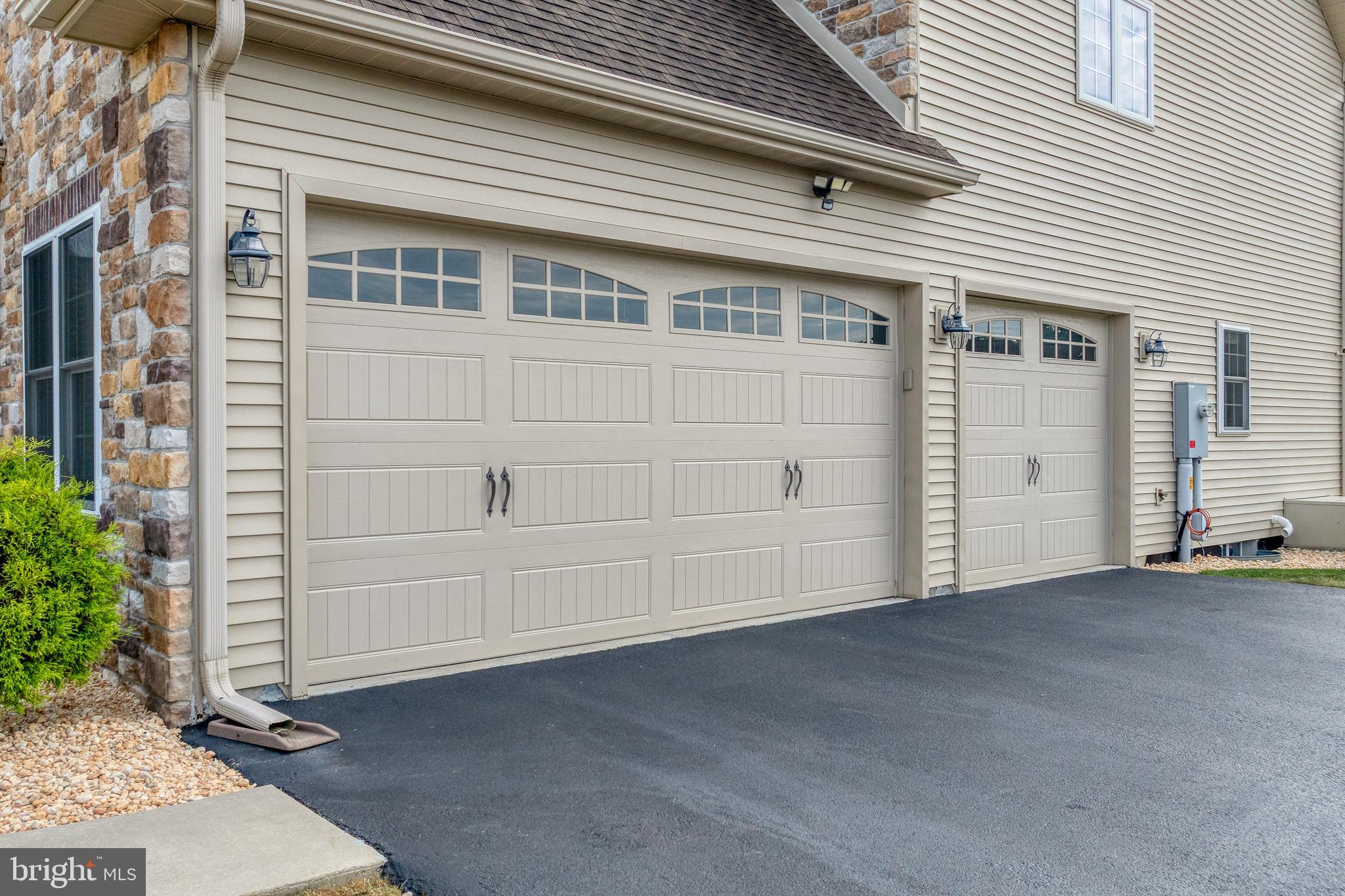 HAMPDEN SUMMIT - Residential