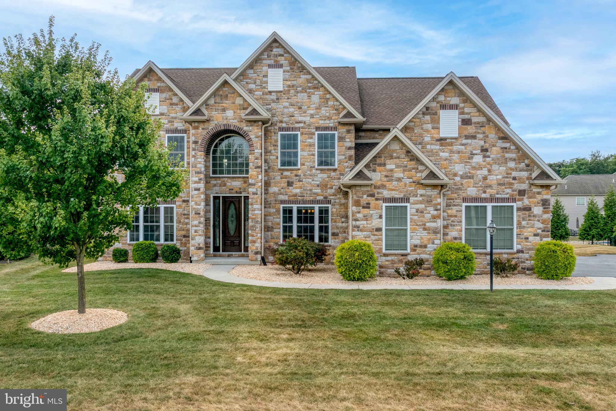 HAMPDEN SUMMIT - Residential