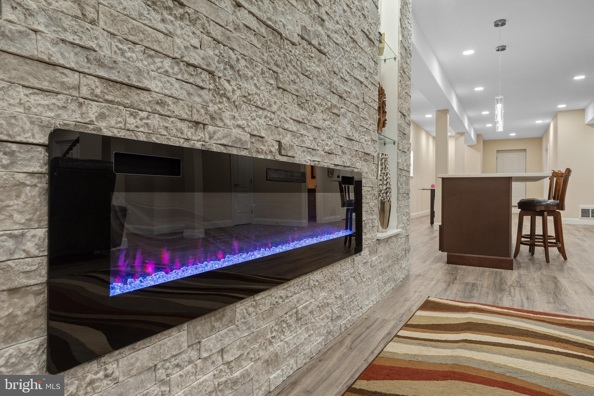 HAMPDEN SUMMIT - Residential