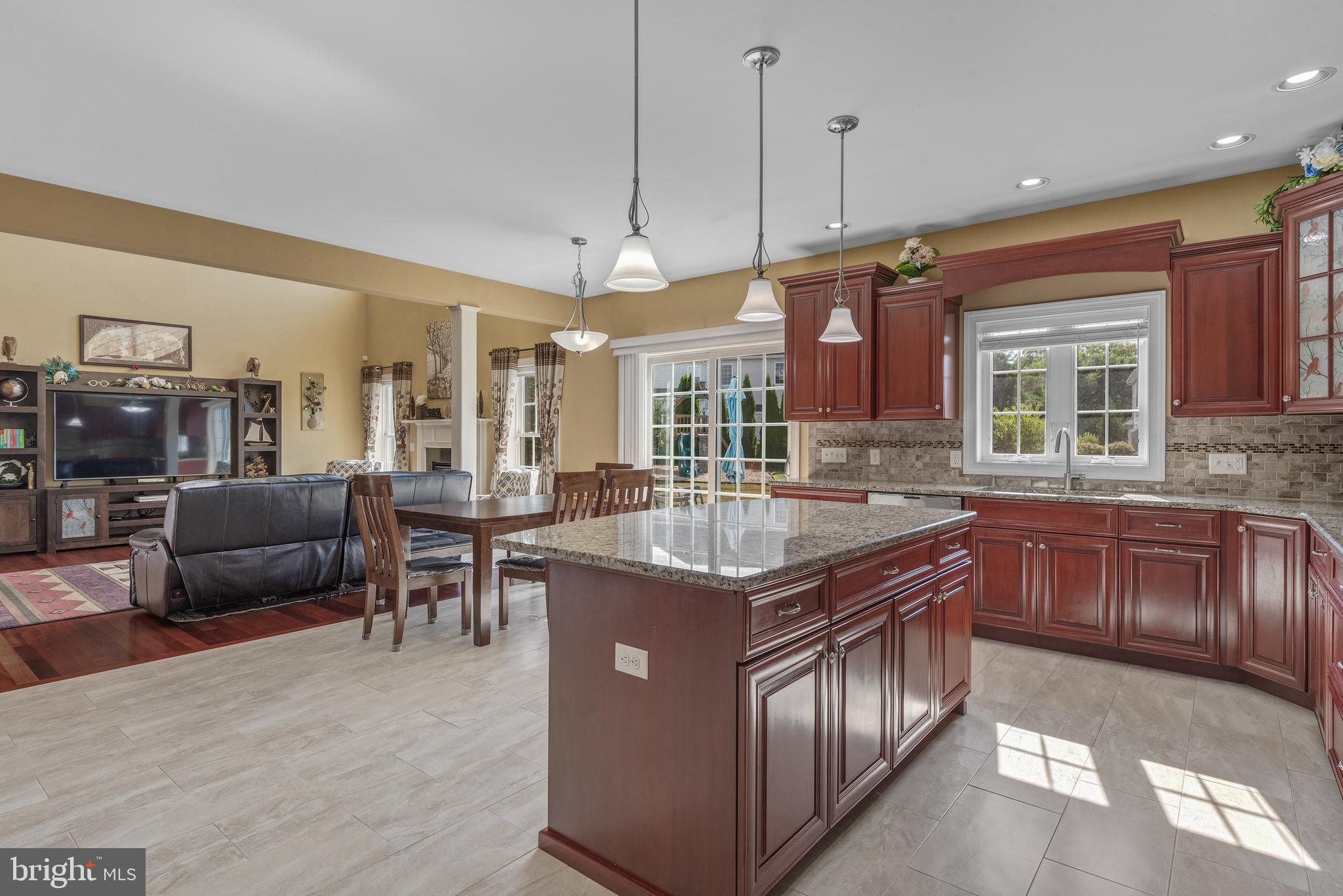 HAMPDEN SUMMIT - Residential