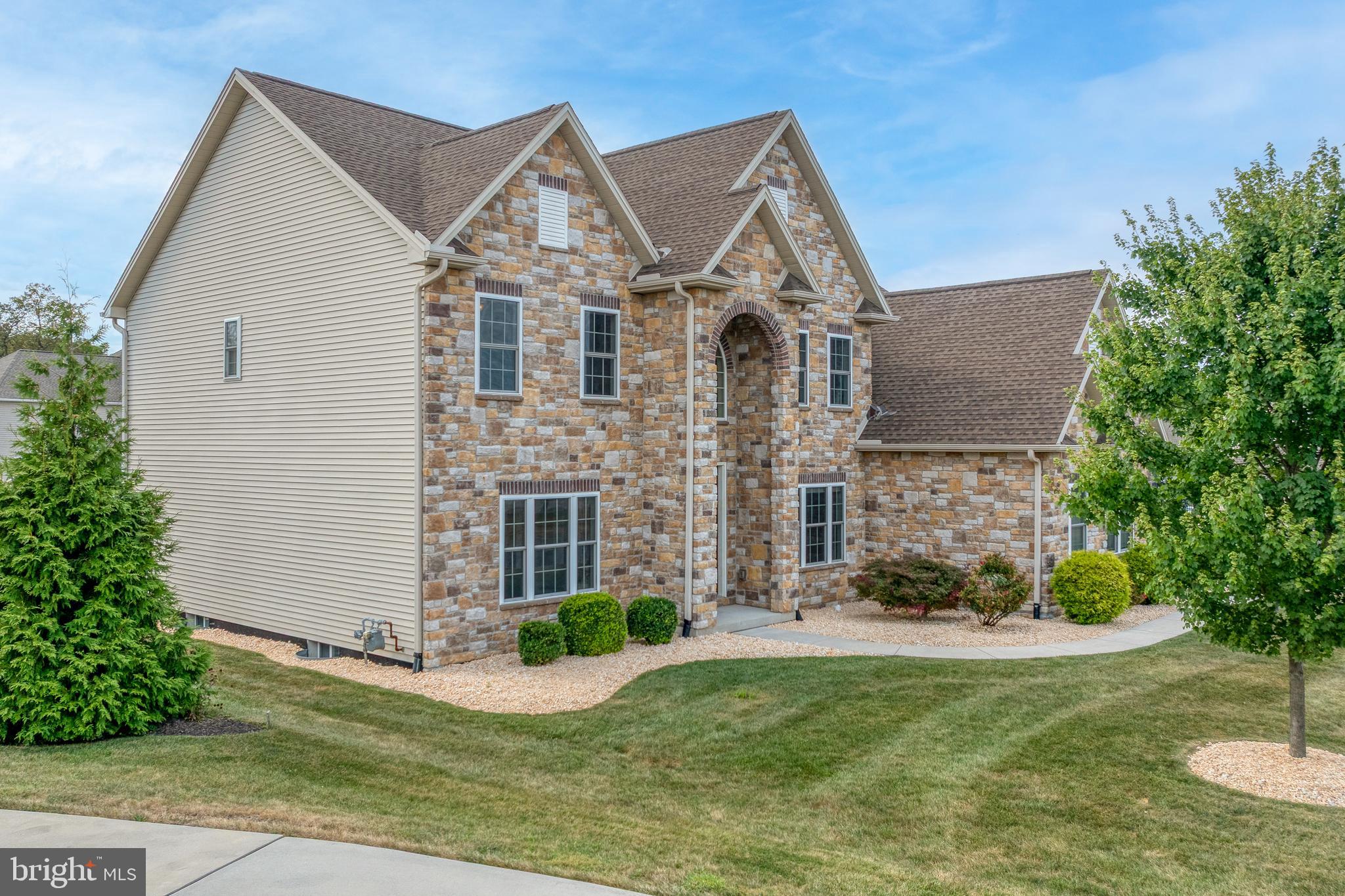 HAMPDEN SUMMIT - Residential