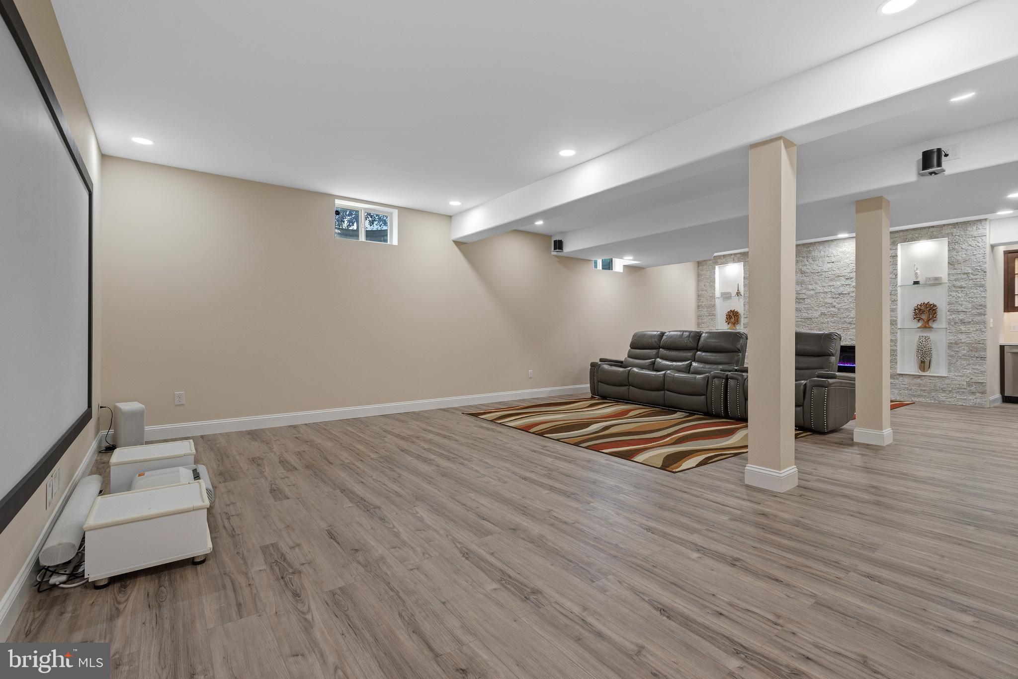 HAMPDEN SUMMIT - Residential