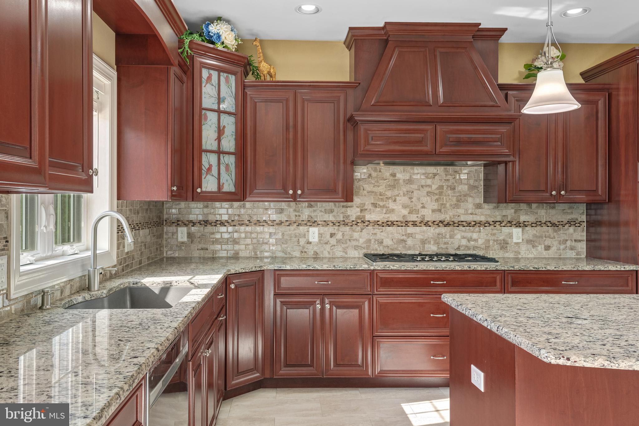 HAMPDEN SUMMIT - Residential