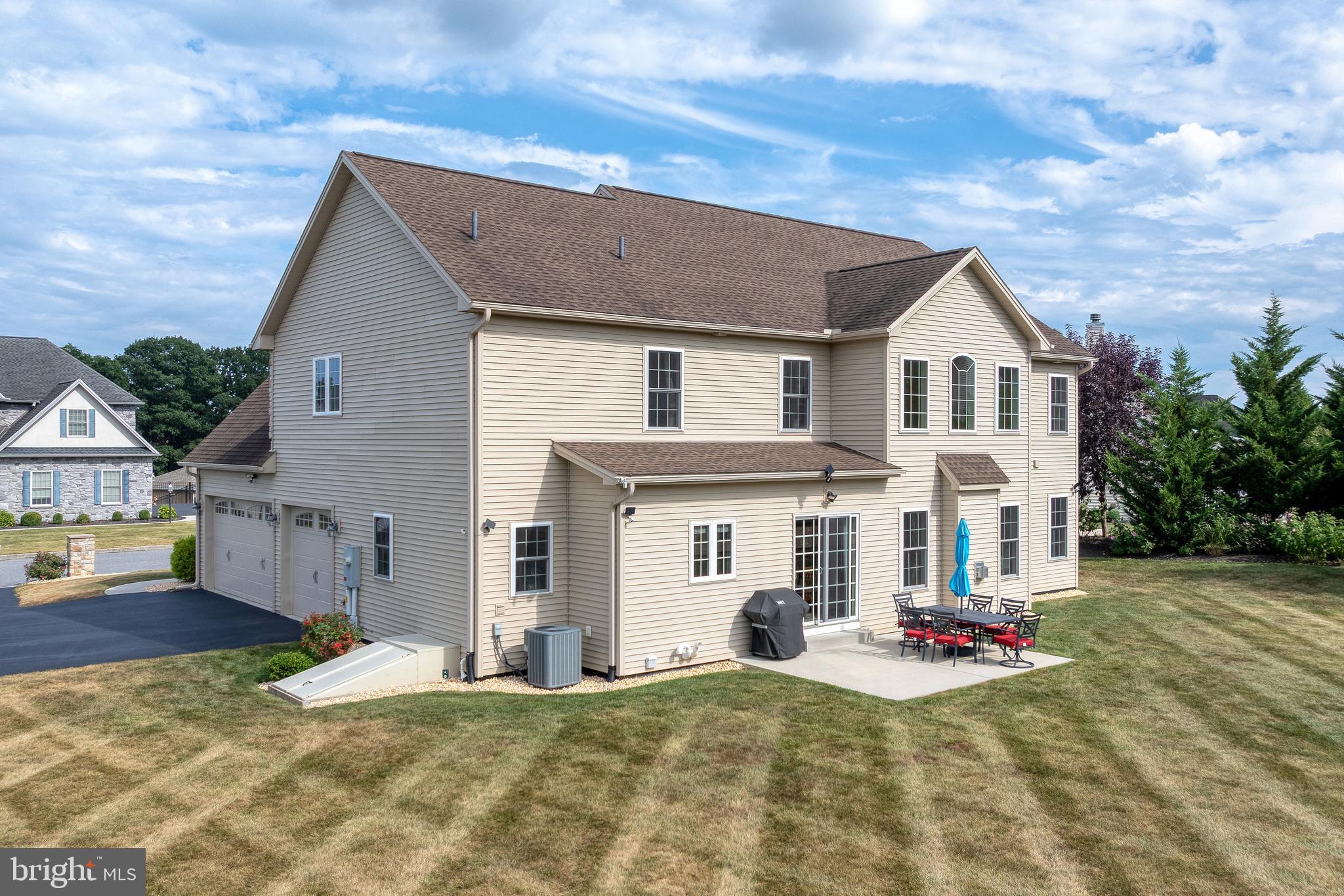 HAMPDEN SUMMIT - Residential