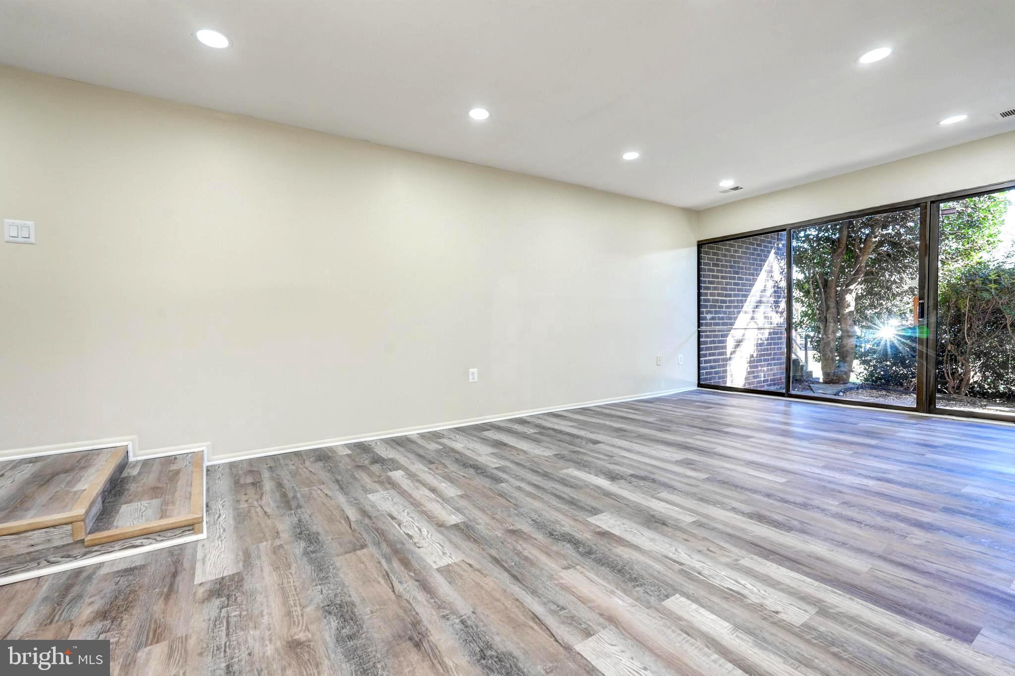 HYDE PARK - Residential