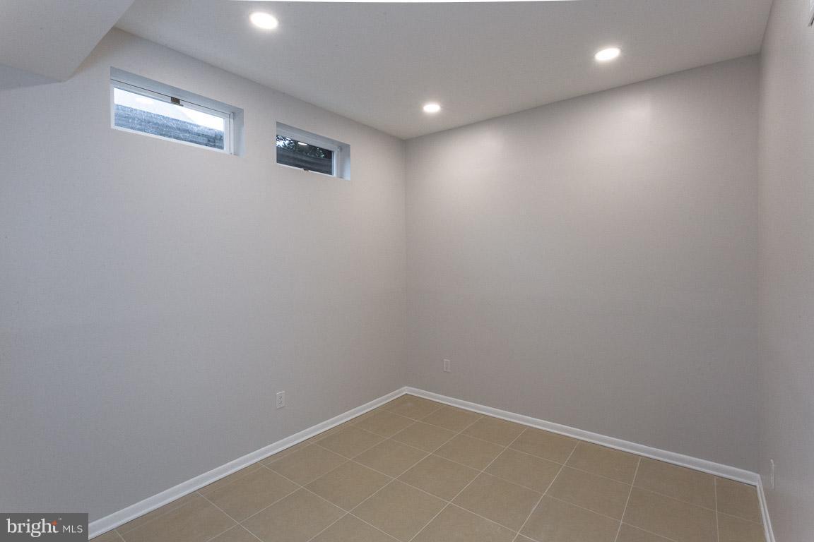 PINECREST - Residential