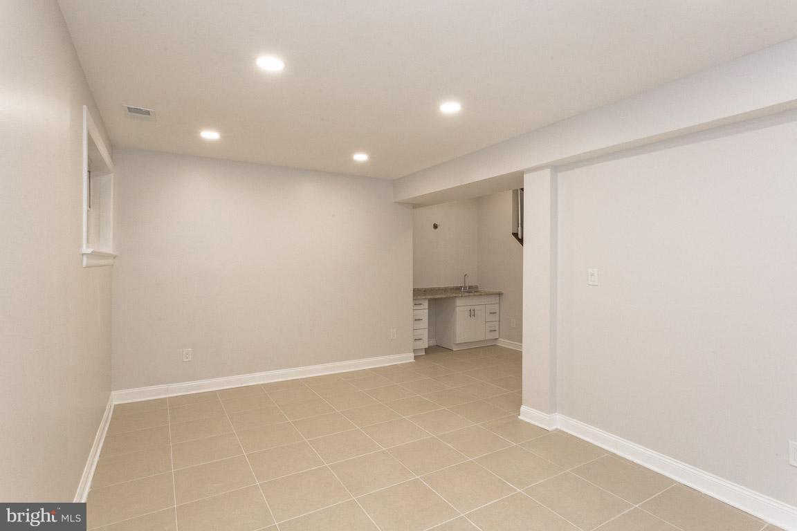 PINECREST - Residential