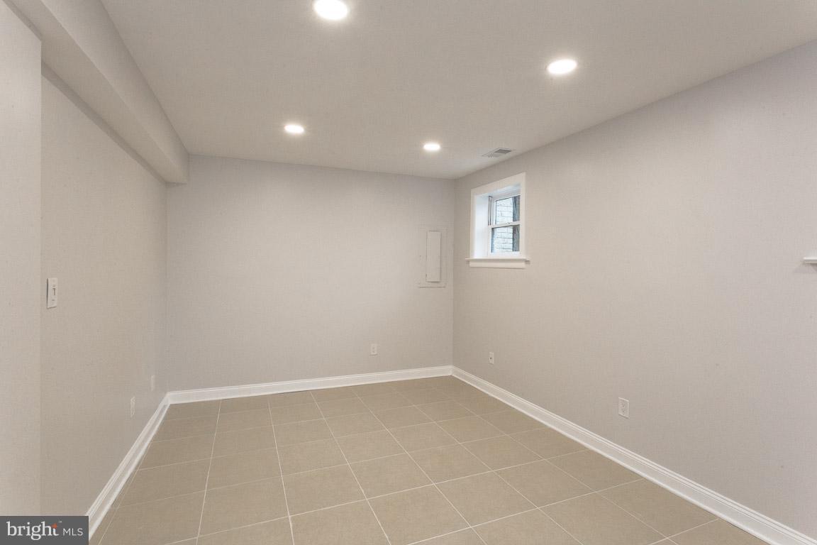 PINECREST - Residential