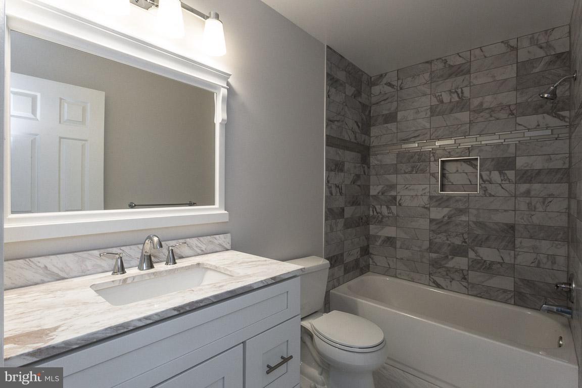 PINECREST - Residential