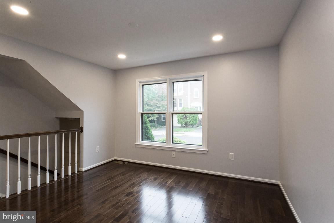 PINECREST - Residential