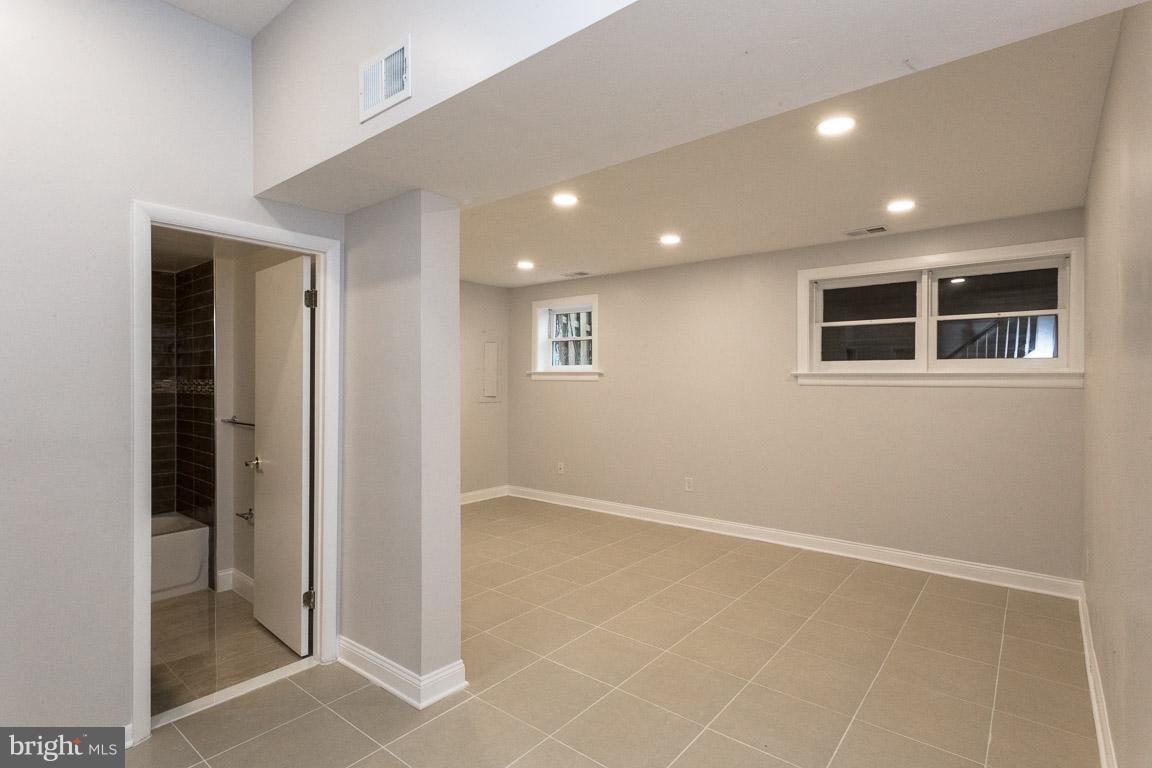 PINECREST - Residential