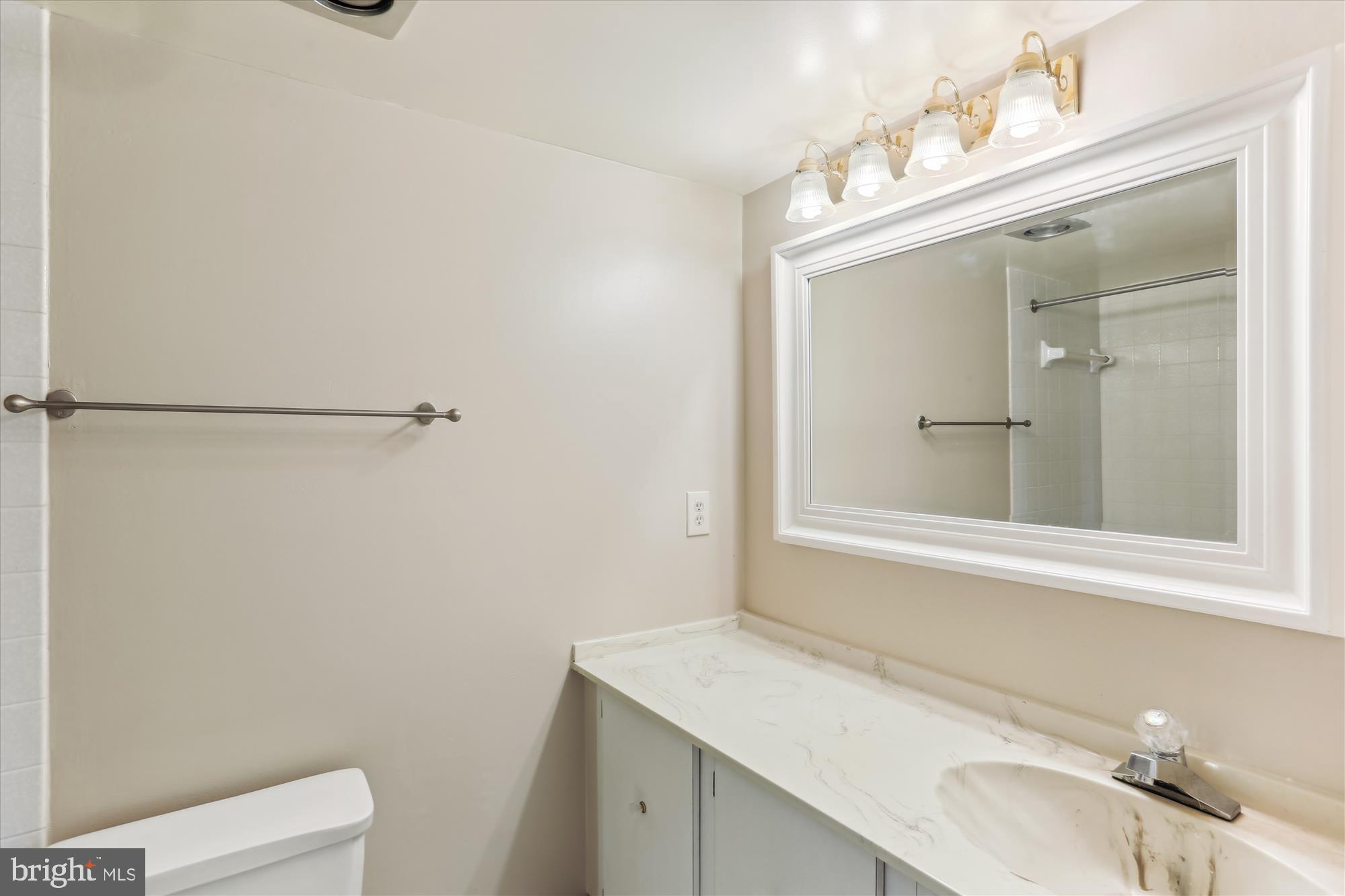 WESTLAKE TOWERS - Residential