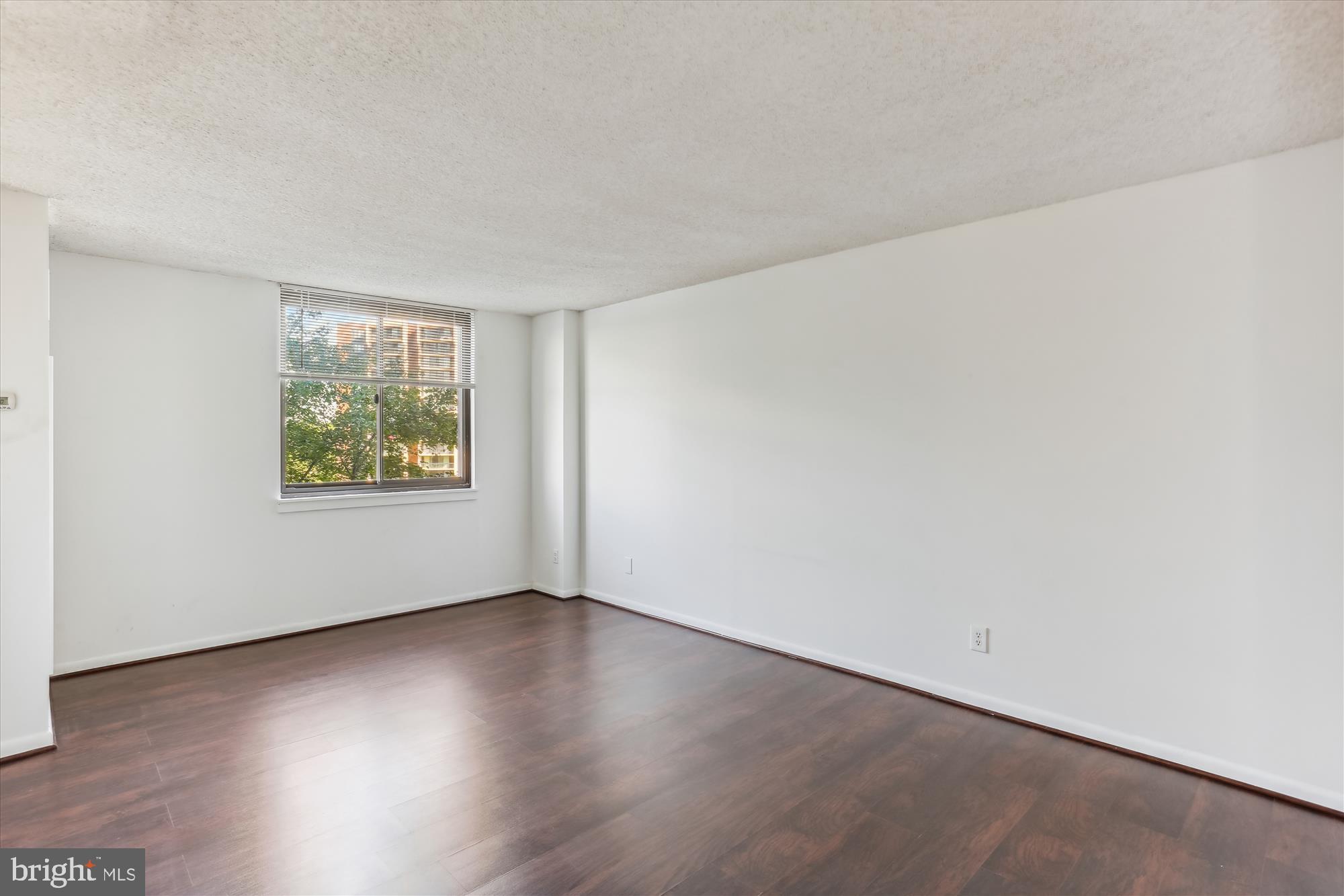 WESTLAKE TOWERS - Residential