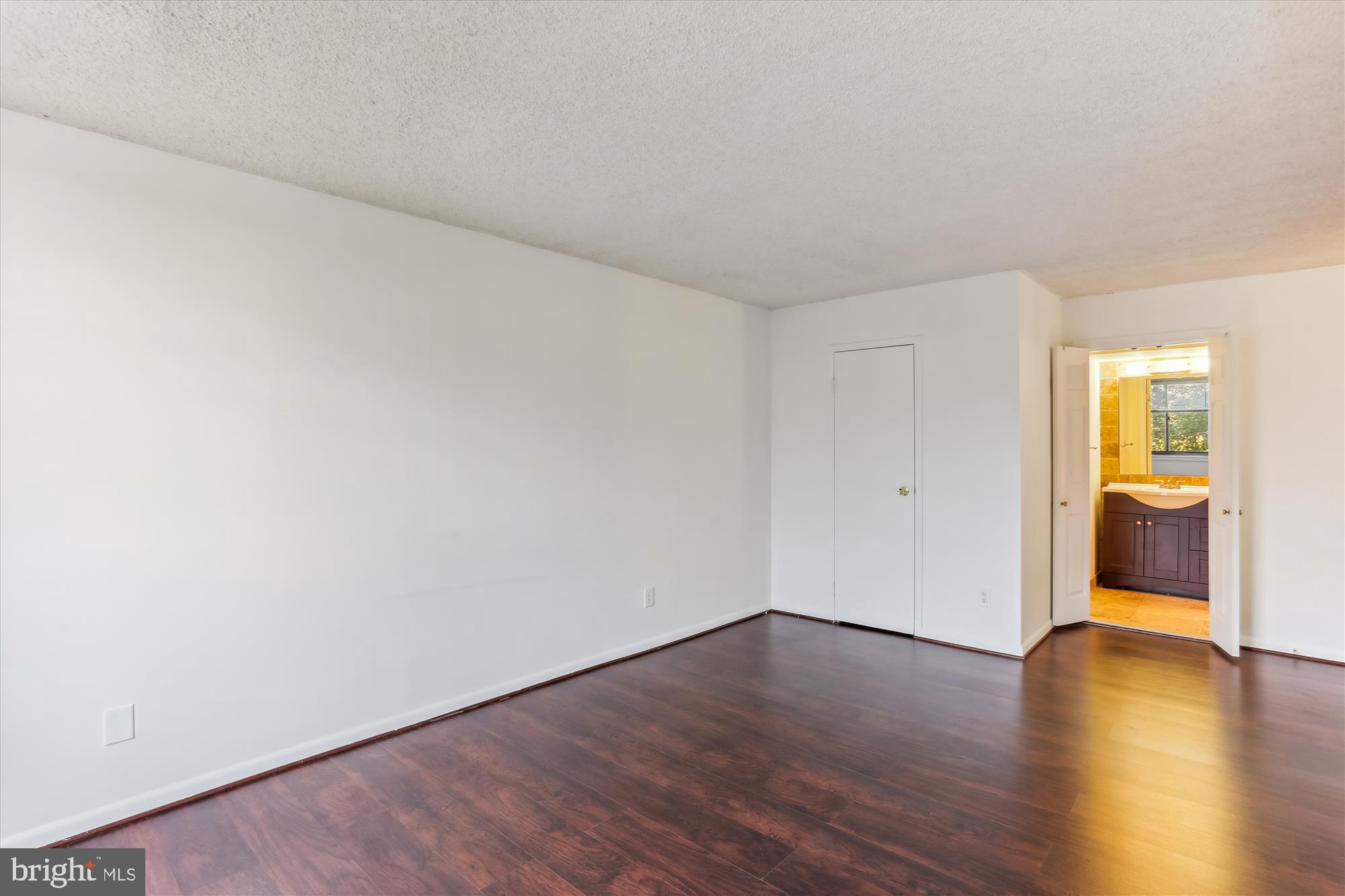 WESTLAKE TOWERS - Residential