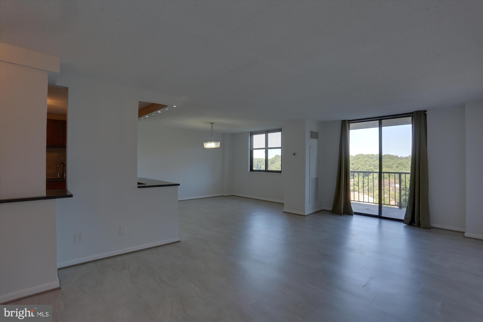 WESTLAKE TOWERS - Residential